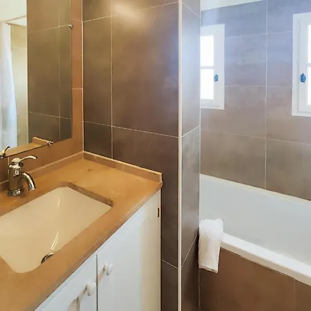 Cozy In Saint-laurent-de-la-ca With Kitchen *
