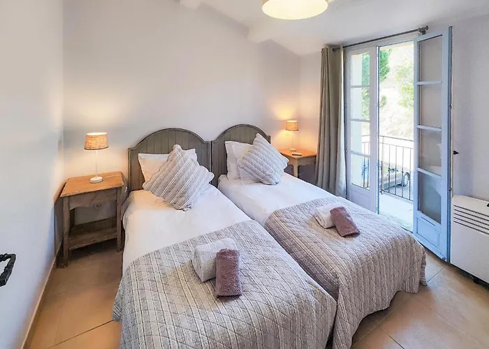 2 Bedroom Awesome In Saint-laurent-de-la-ca
